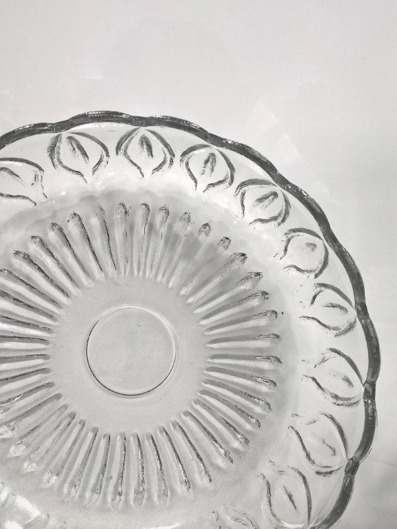 Leaf Glass Bowl 8 Inch